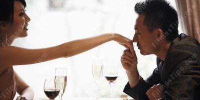 filmes sobre beijando a mão de alguém